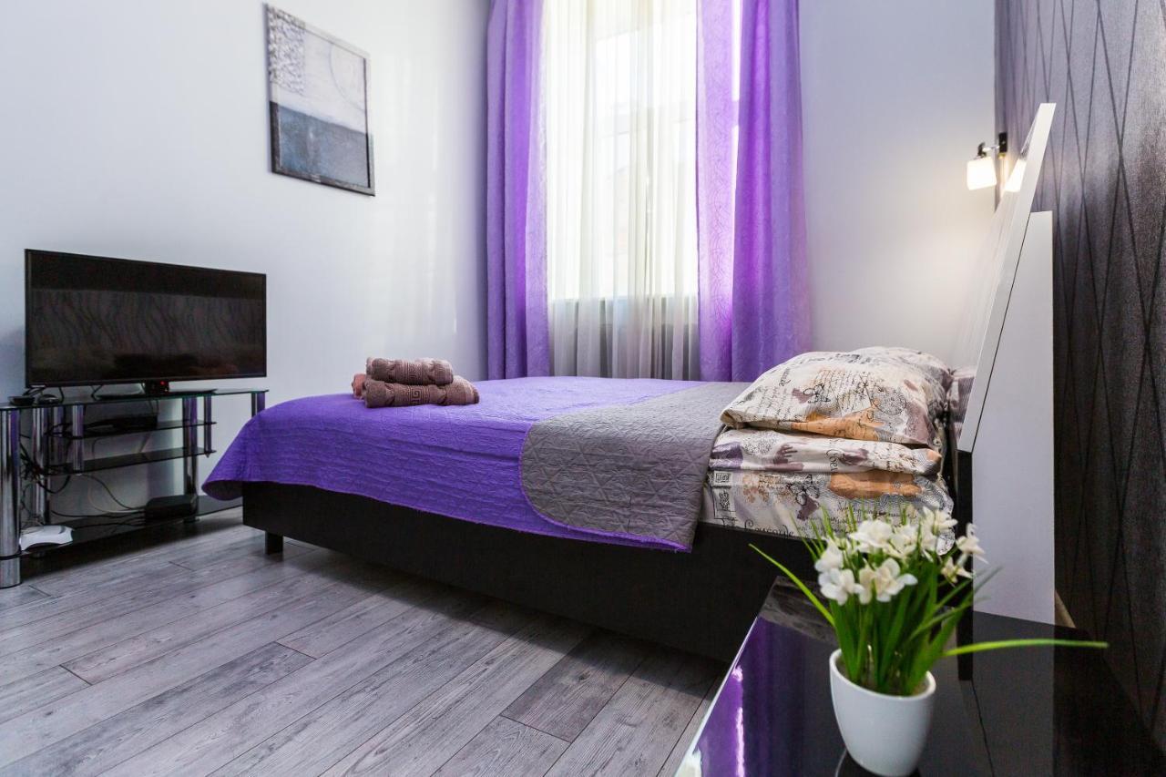 8 Svyatoho Teodora Square Apartments Lviv Exterior photo