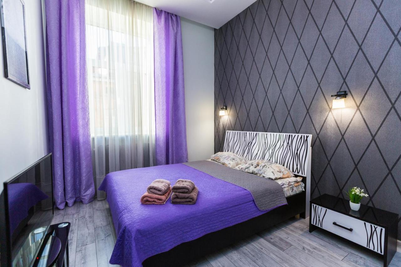 8 Svyatoho Teodora Square Apartments Lviv Exterior photo
