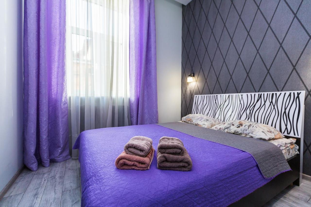 8 Svyatoho Teodora Square Apartments Lviv Exterior photo