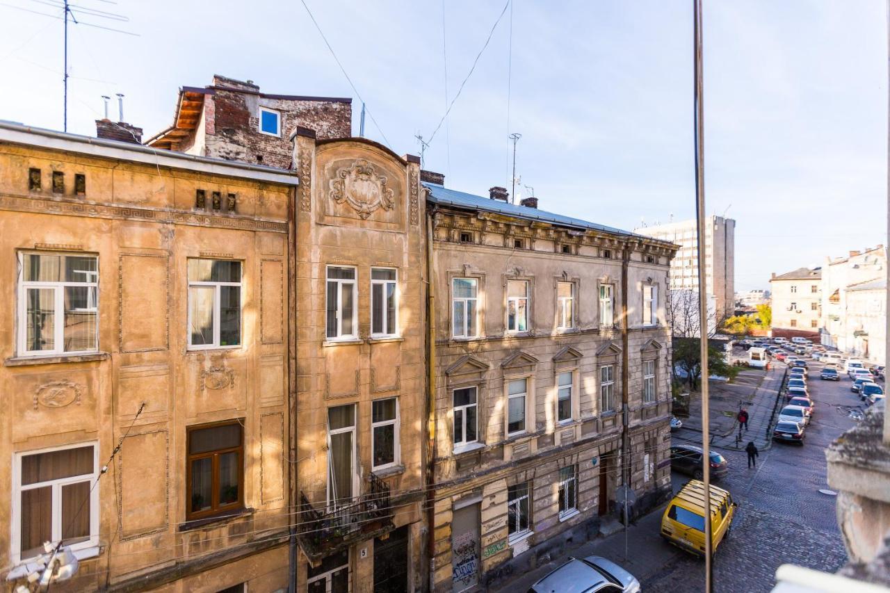 8 Svyatoho Teodora Square Apartments Lviv Exterior photo